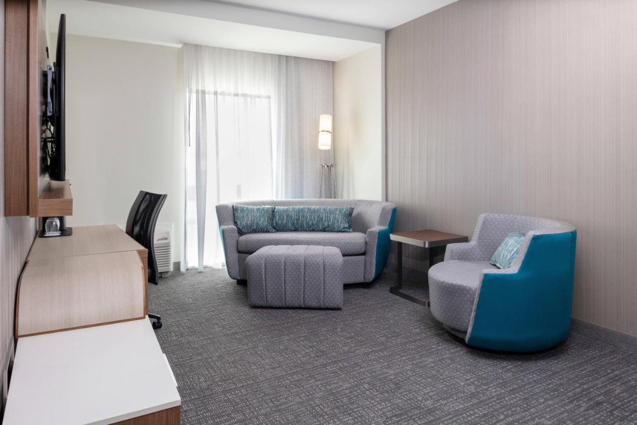 King Suite with Sofa Bed at Courtyard by Marriott Indianapolis West - Speedway