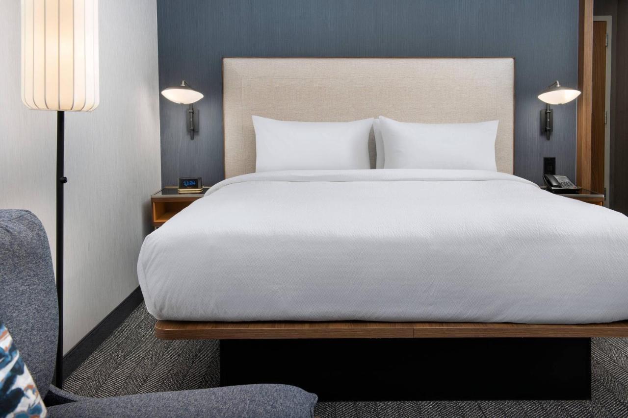 King Guest Room at Courtyard by Marriott Indianapolis Plainfield