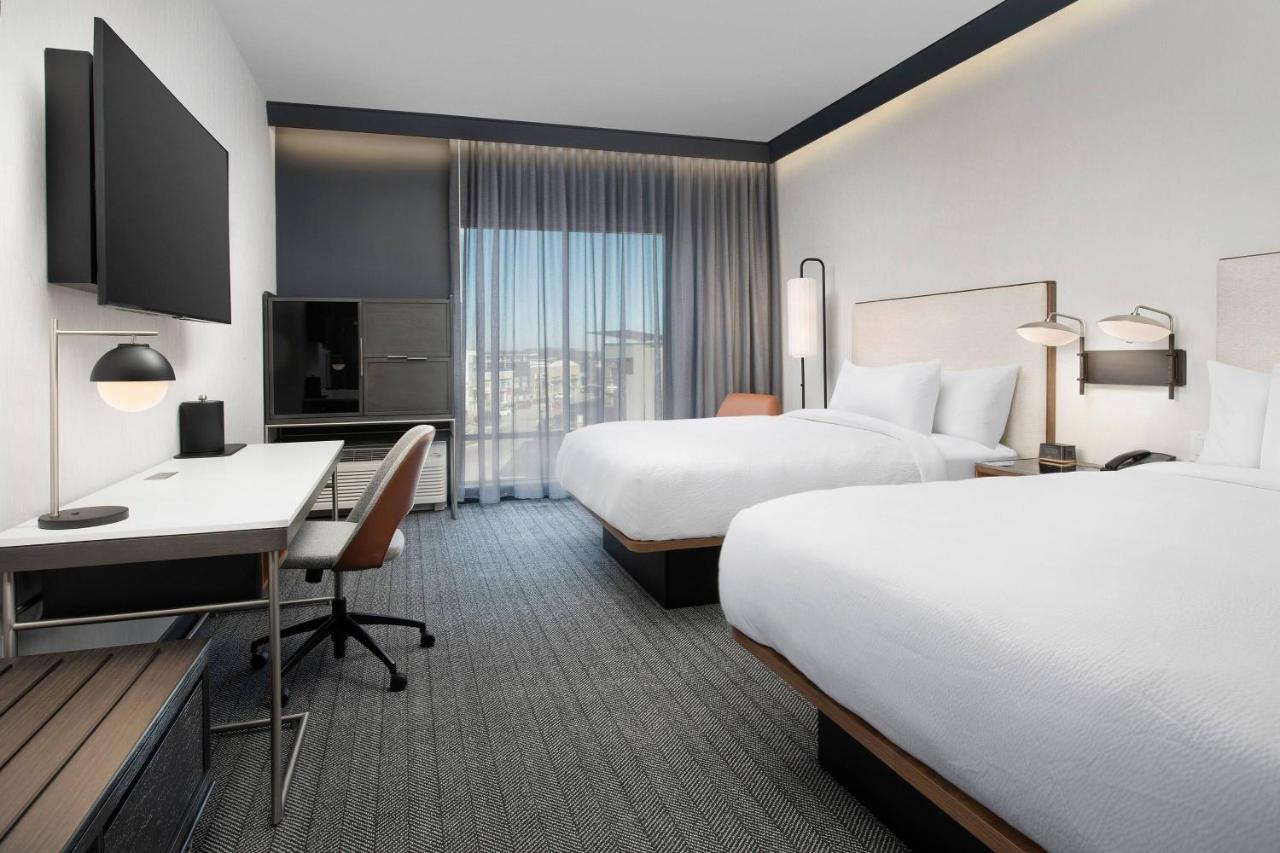 Double Queen Room at Courtyard by Marriott Indianapolis Plainfield
