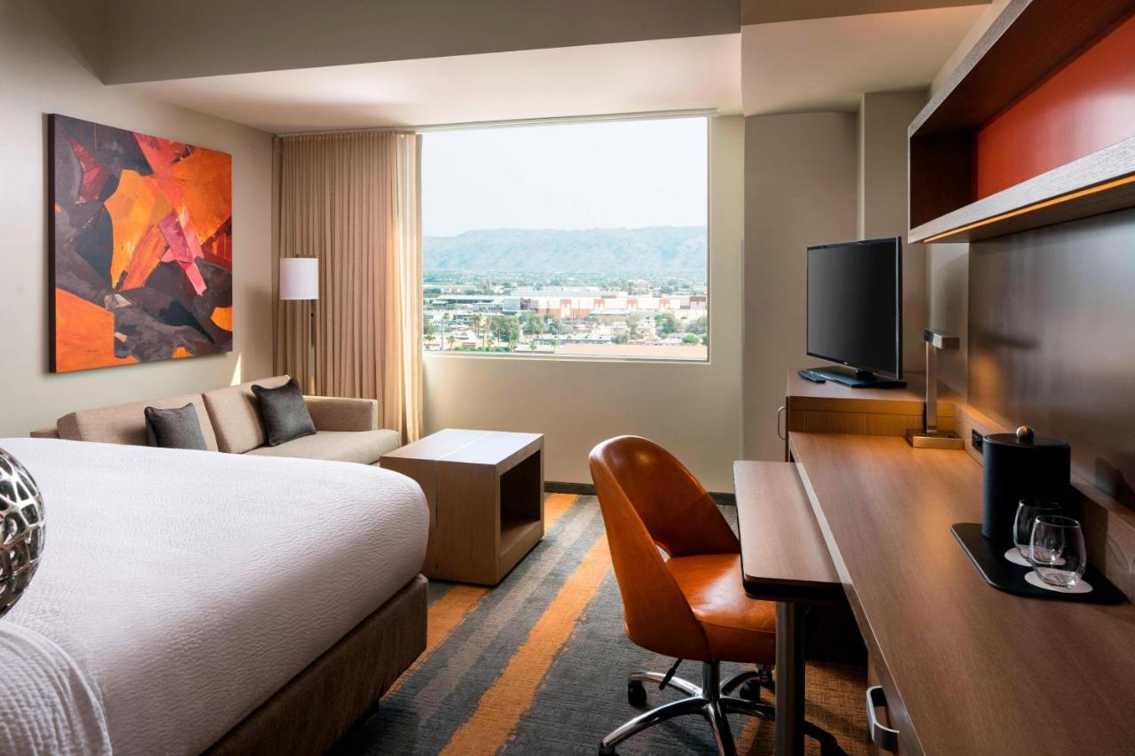 | Courtyard by Marriott Phoenix Downtown