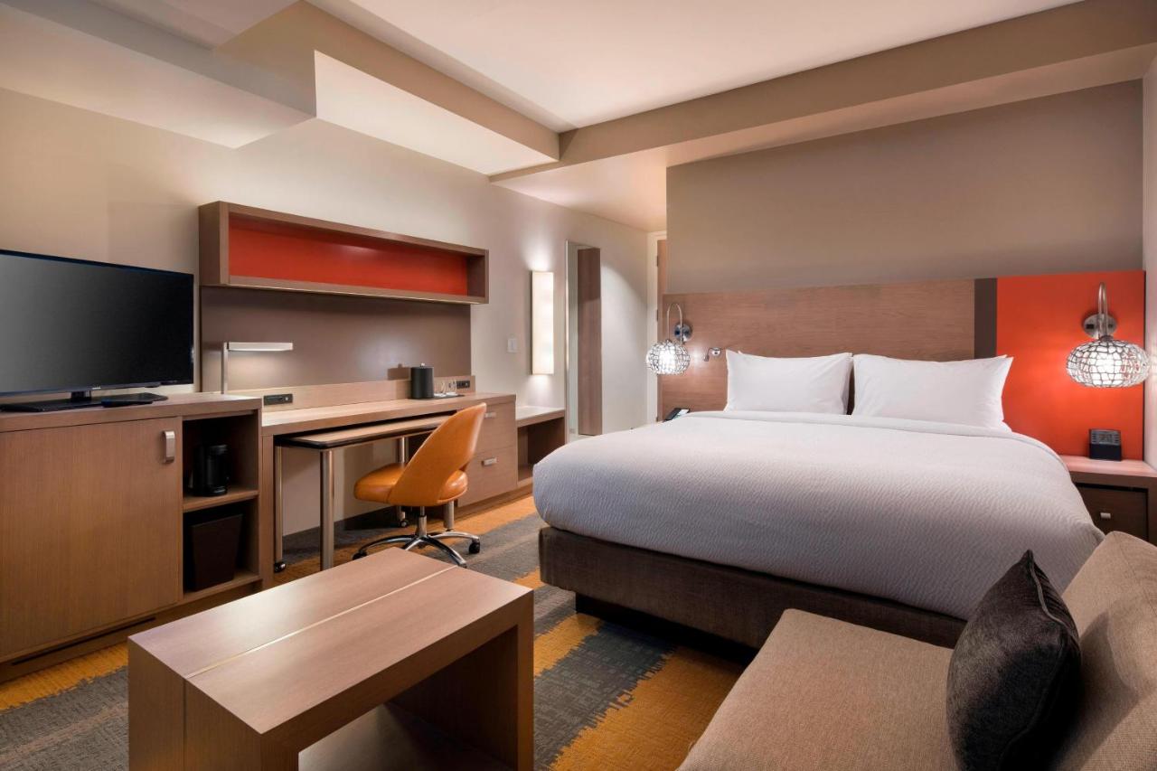 | Courtyard by Marriott Phoenix Downtown