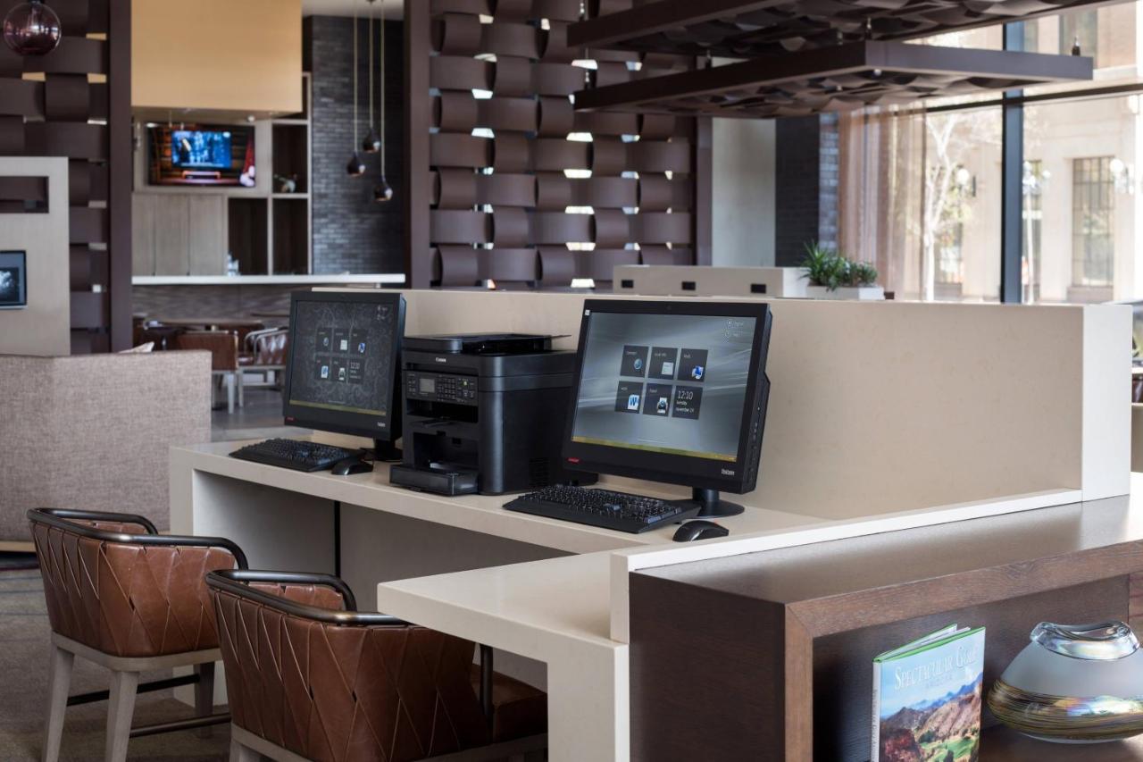 | Courtyard by Marriott Phoenix Downtown
