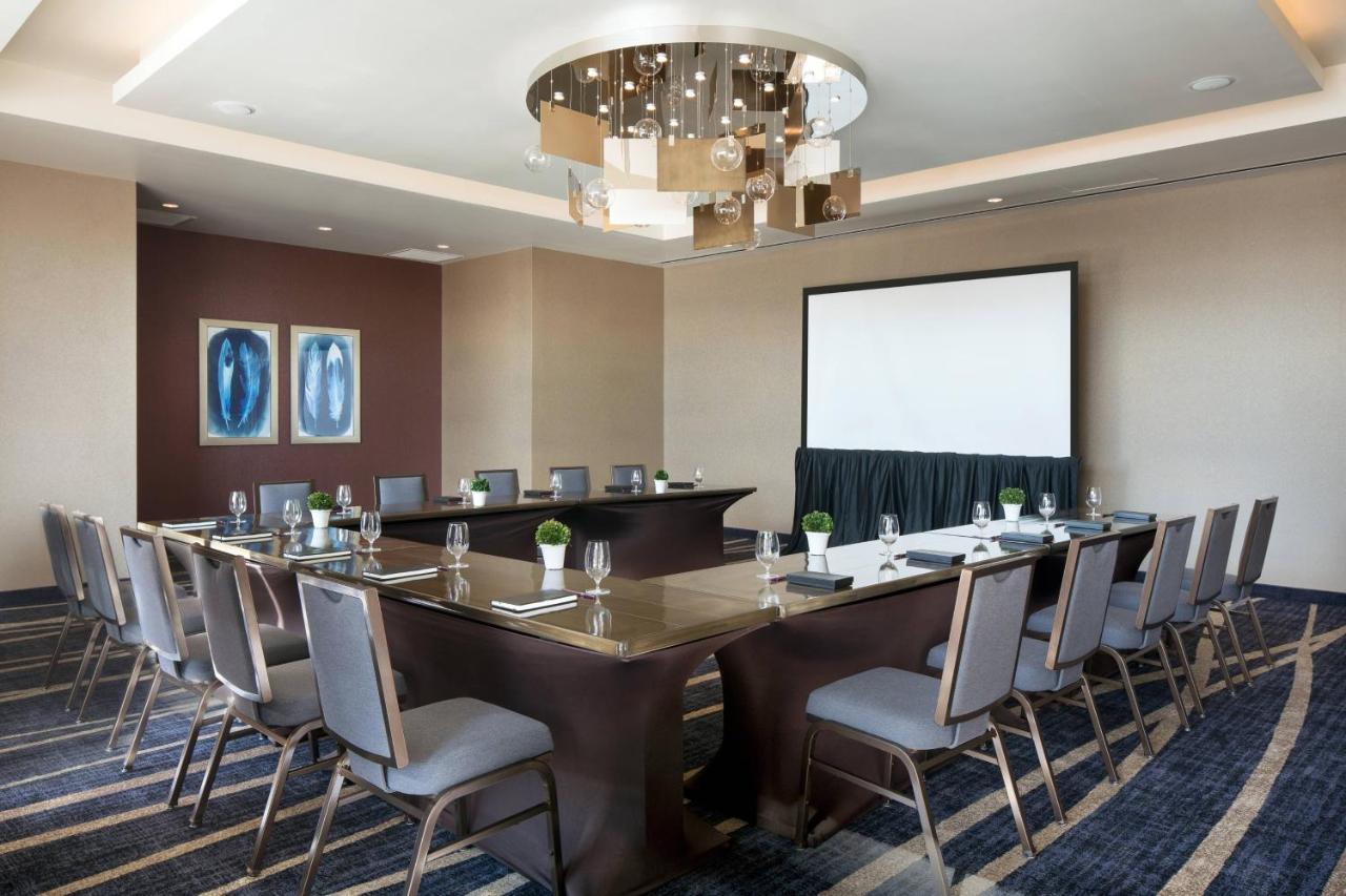 | Courtyard by Marriott Phoenix Downtown