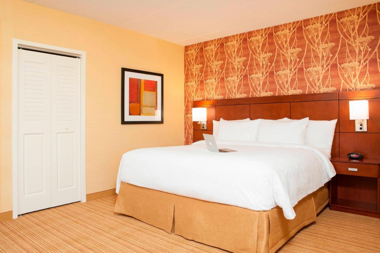 One-Bedroom King Suite with Sofa Bed - City View at Courtyard Peoria Downtown