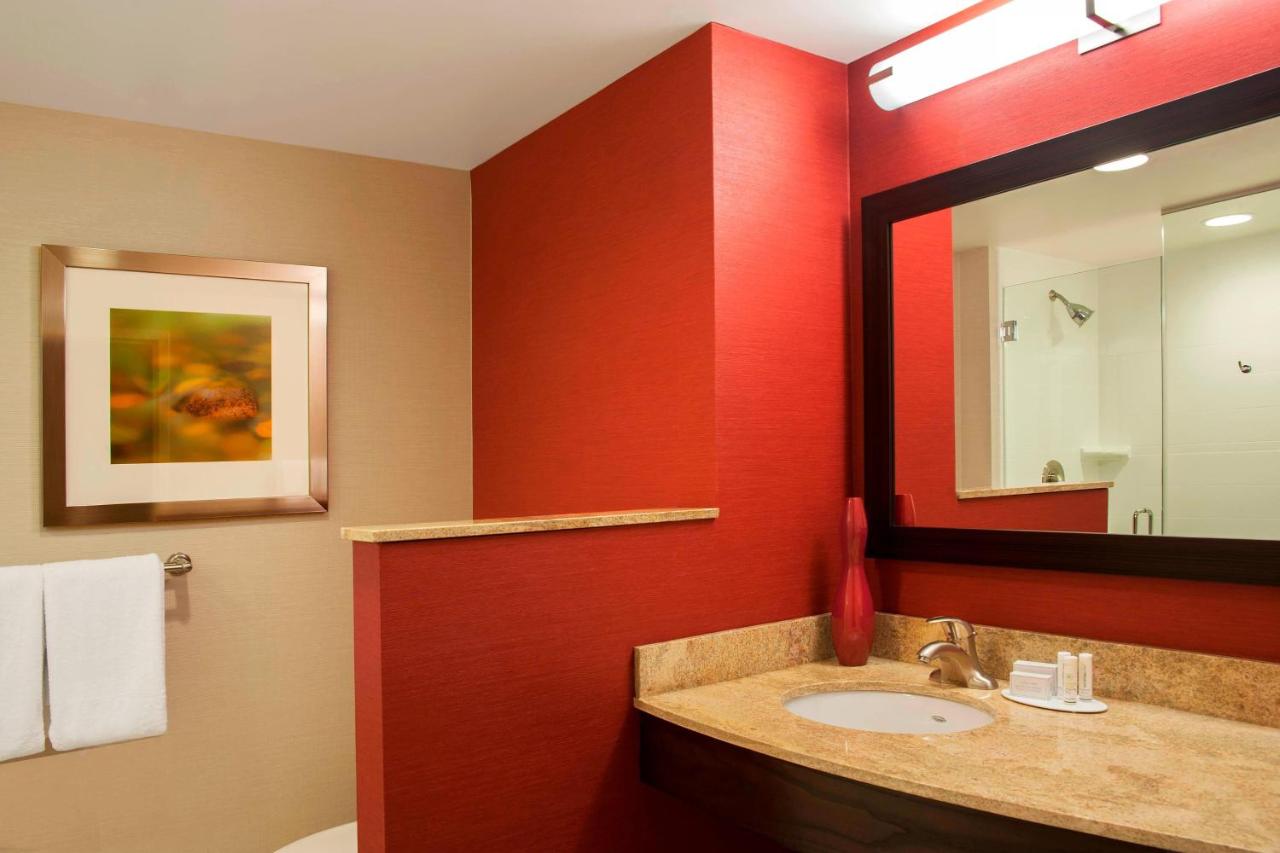 | Courtyard Peoria Downtown