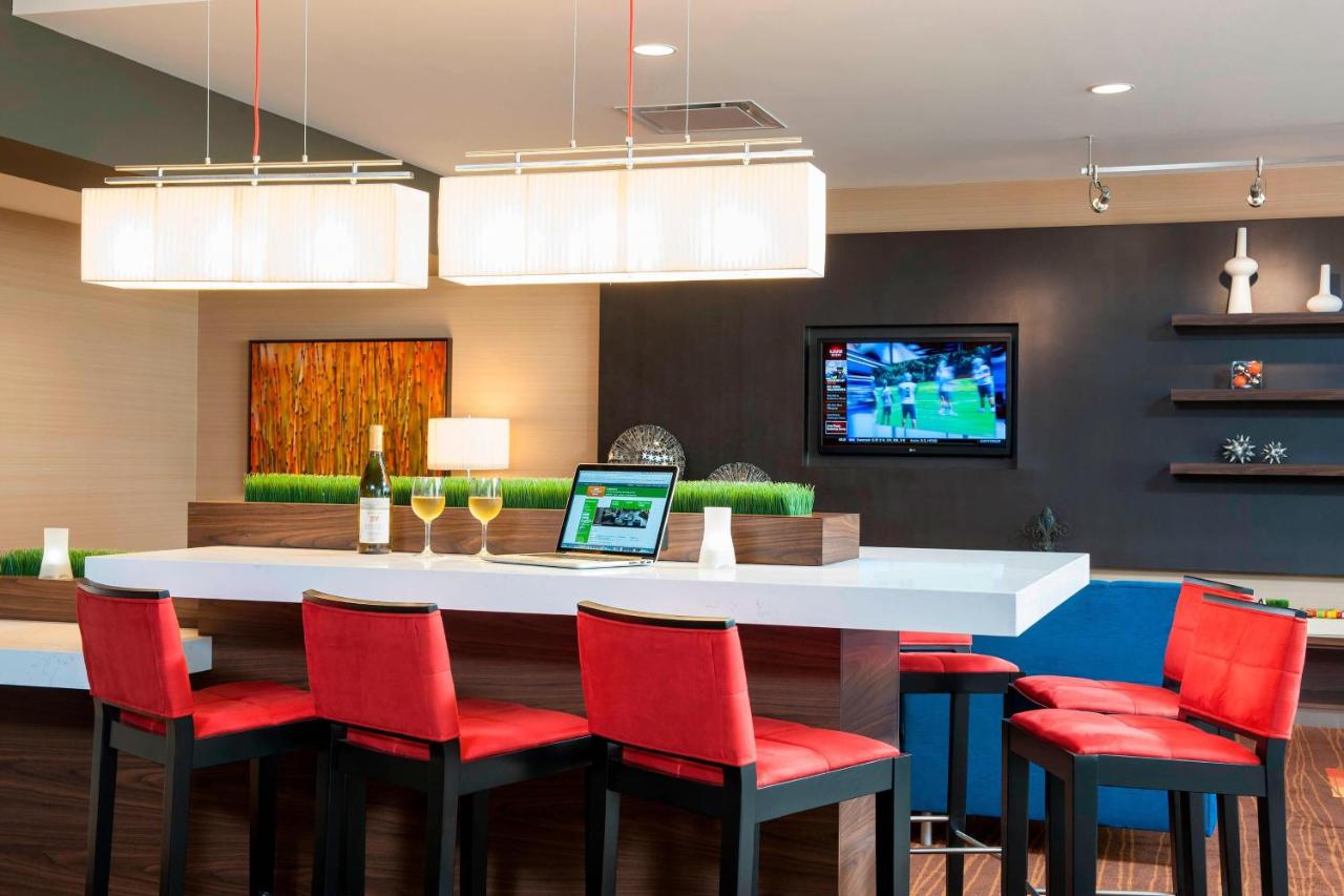 | Courtyard Peoria Downtown
