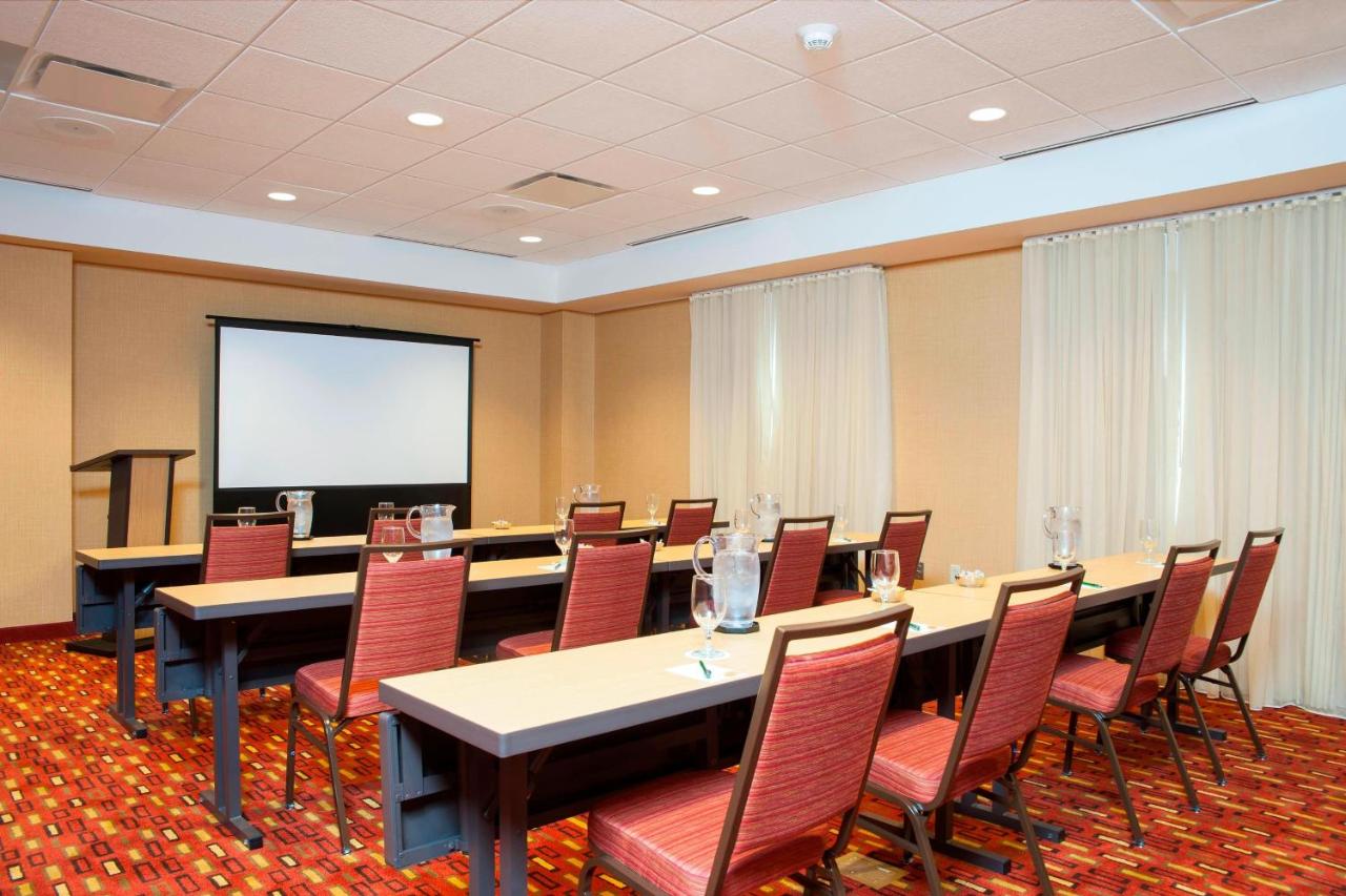 | Courtyard Peoria Downtown