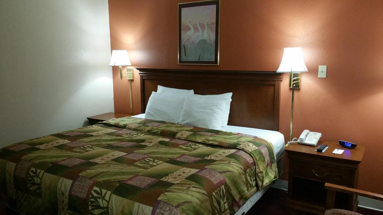 | Briarwood Inn