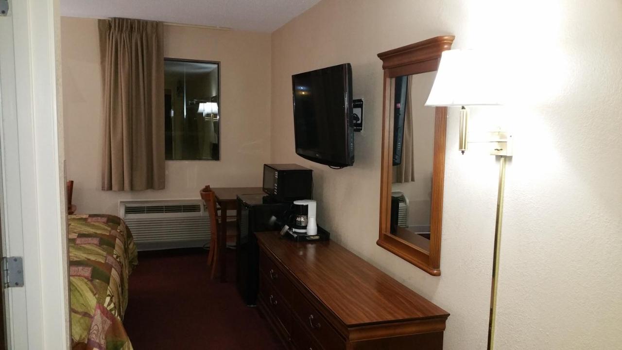 | Briarwood Inn