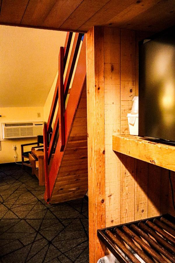 | Snowy Owl Inn