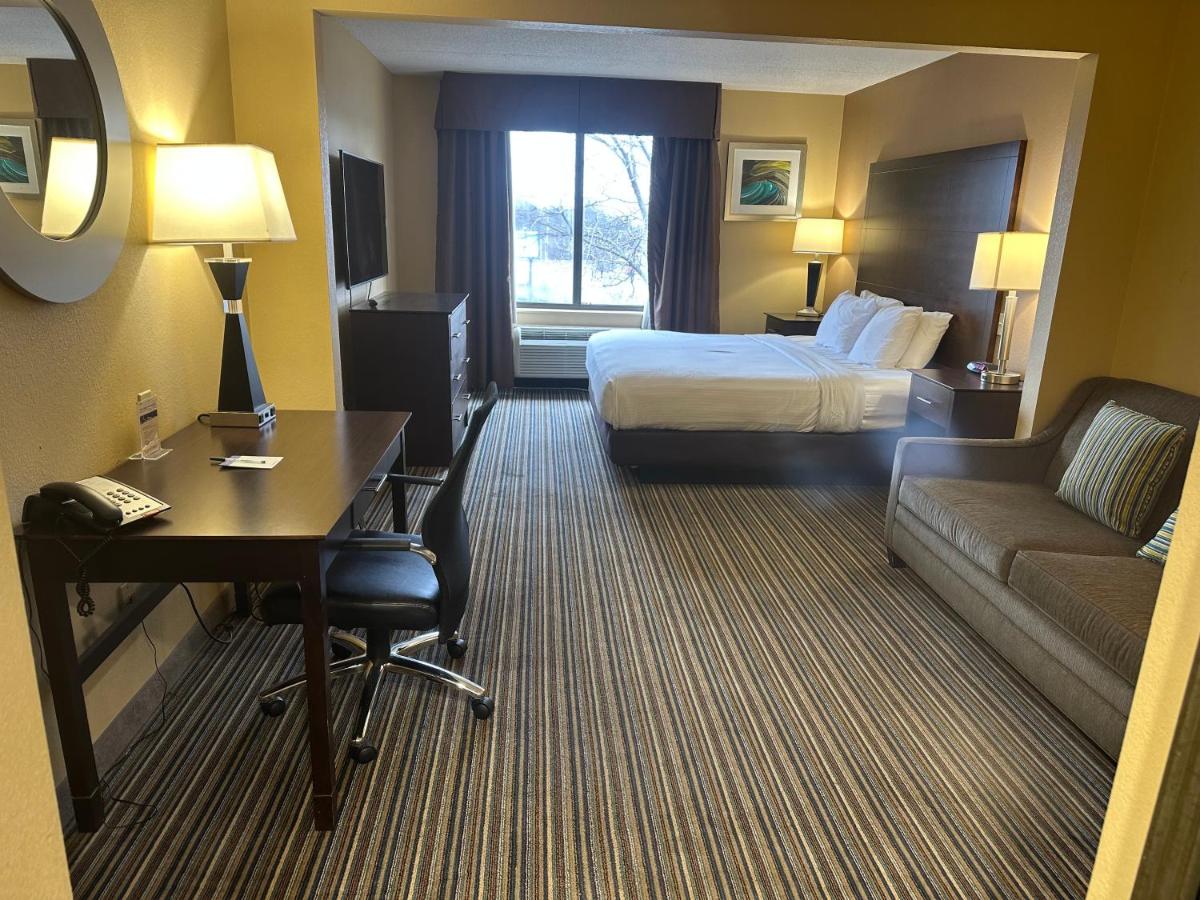 | Best Western Plus Harrisburg East Inn & Suites