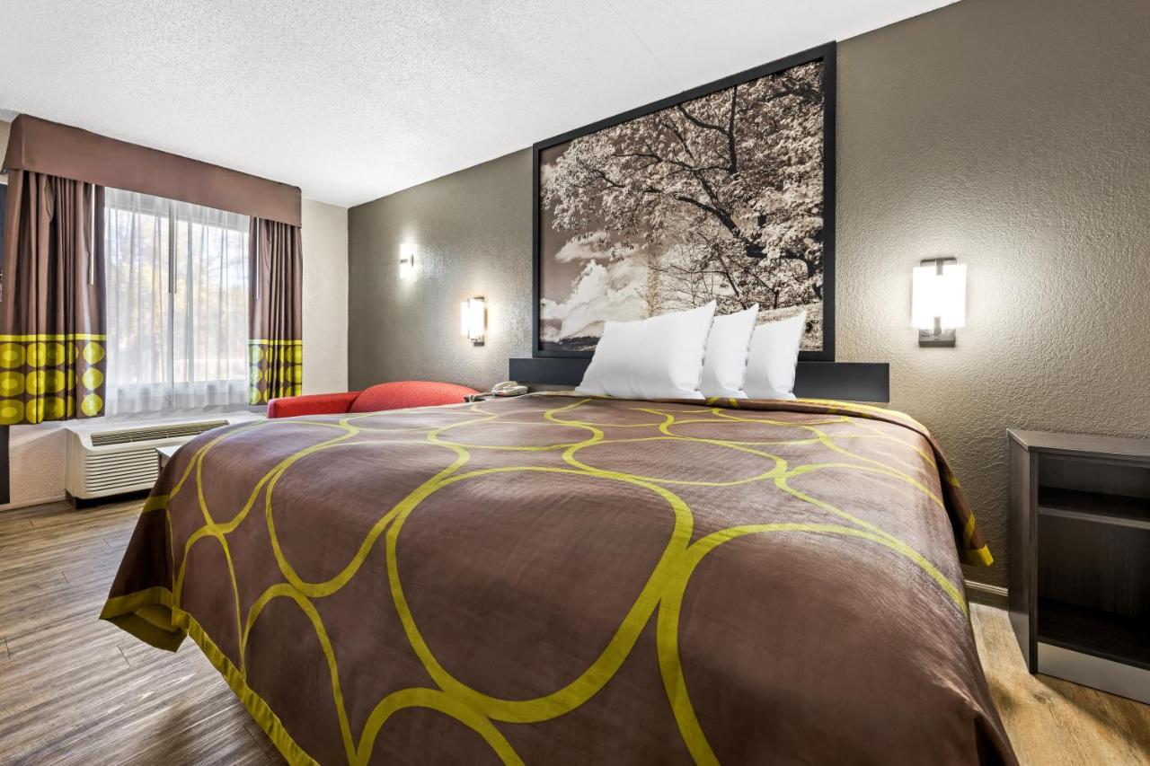 | Super 8 by Wyndham Garysburg/Roanoke Rapids