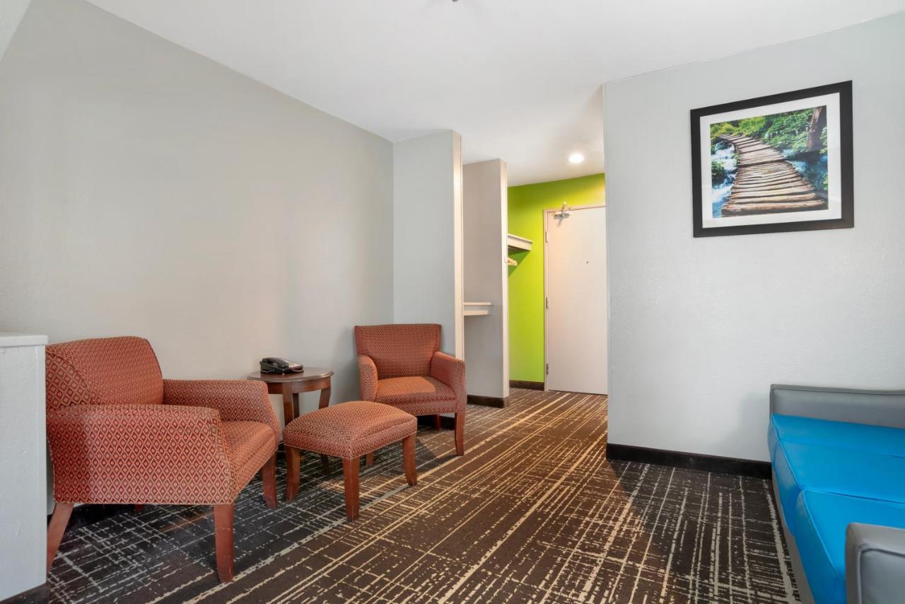 King Suite with Sofa Bed at Quality Inn & Suites Birmingham - Highway 280