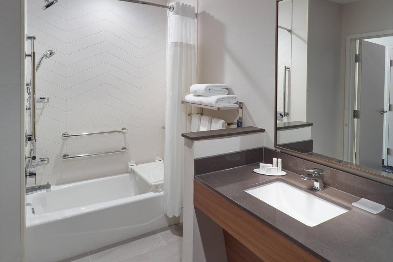 | Fairfield Inn & Suites by Marriott Athens-University Area