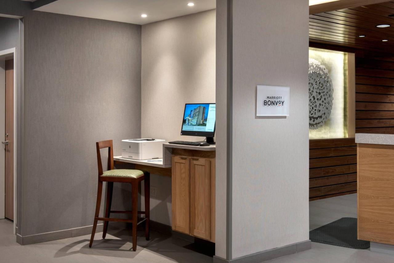 | Fairfield Inn & Suites by Marriott Williamstown