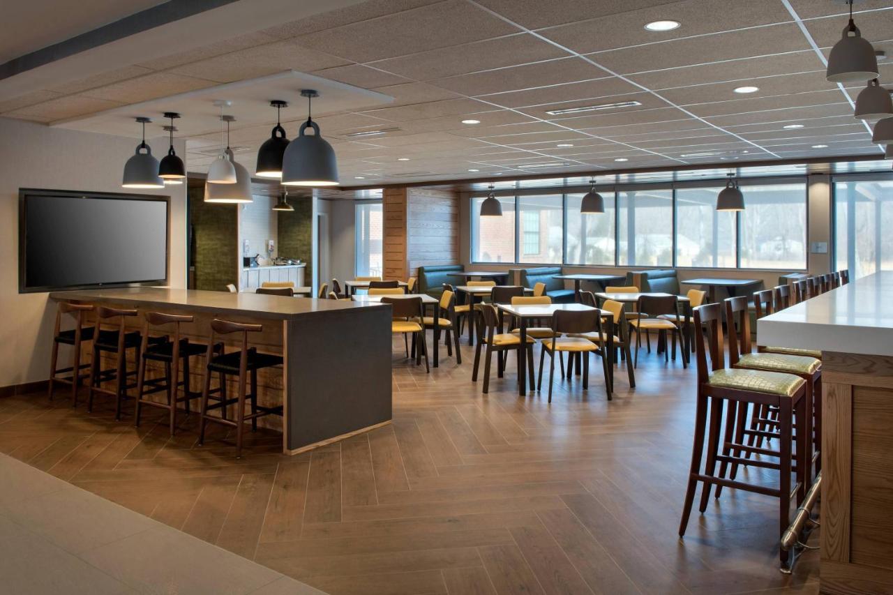 | Fairfield Inn & Suites by Marriott Williamstown