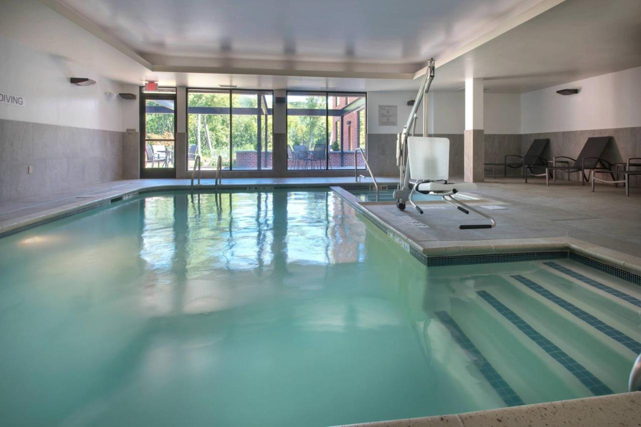 | Fairfield Inn & Suites by Marriott Williamstown
