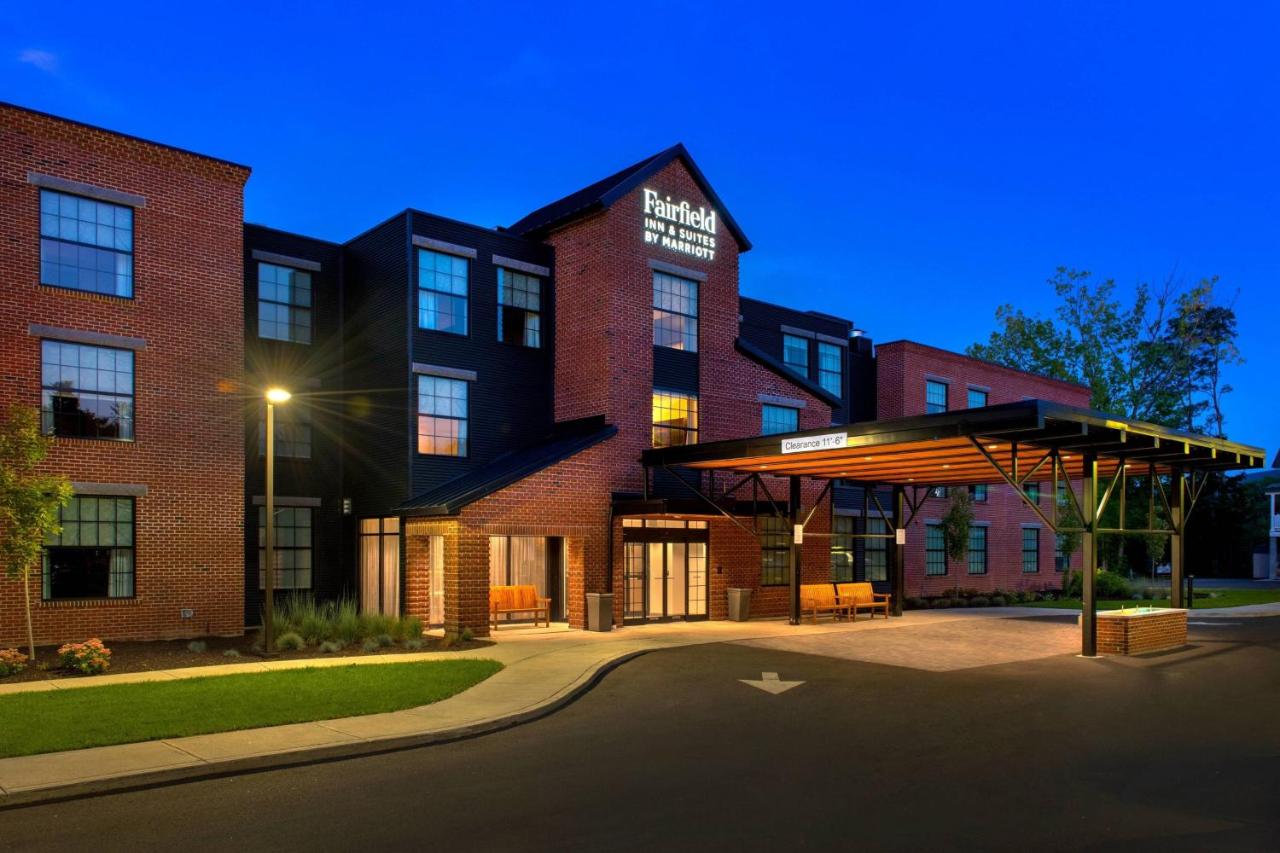 | Fairfield Inn & Suites by Marriott Williamstown