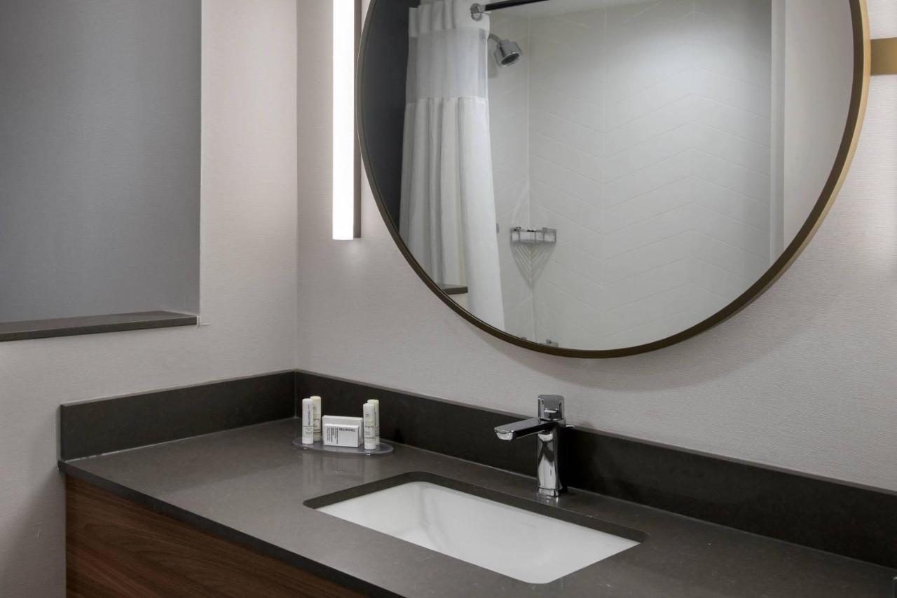 | Fairfield Inn & Suites by Marriott Williamstown