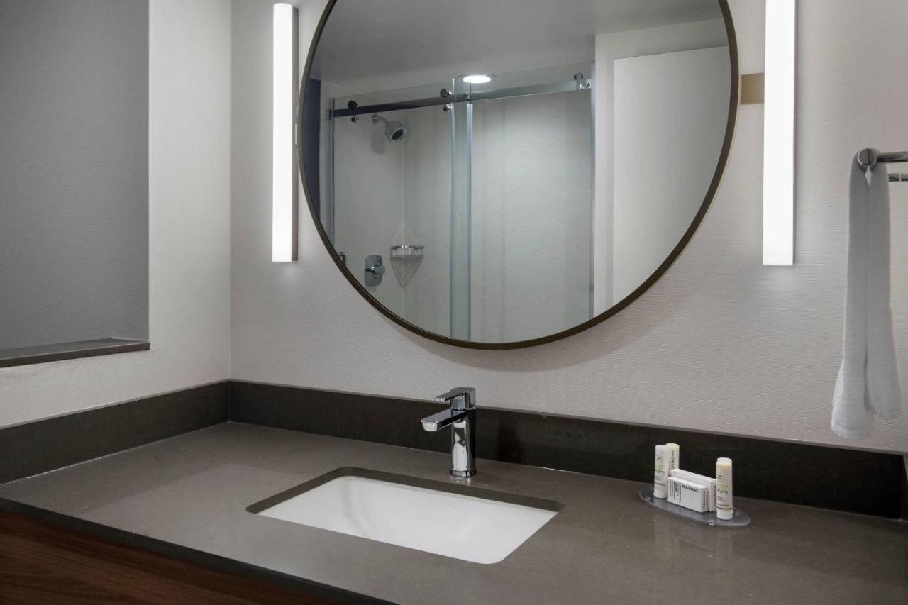 | Fairfield Inn & Suites by Marriott Williamstown