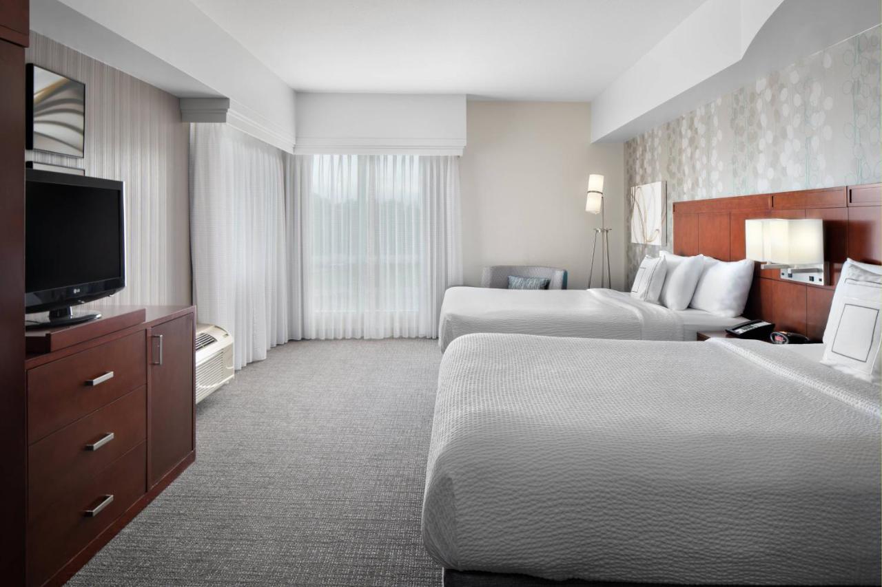 | Courtyard by Marriott Raleigh North/Triangle Town Center