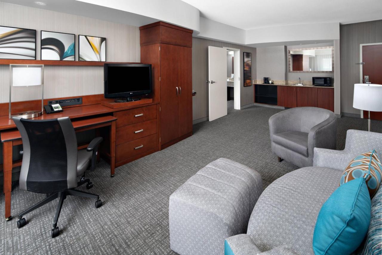 | Courtyard by Marriott Raleigh North/Triangle Town Center