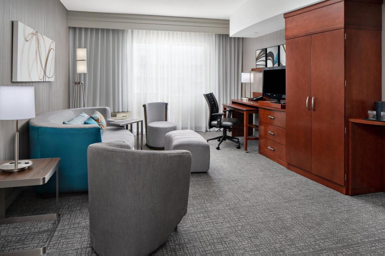 One-Bedroom King Suite with Sofa Bed at Courtyard by Marriott Raleigh North