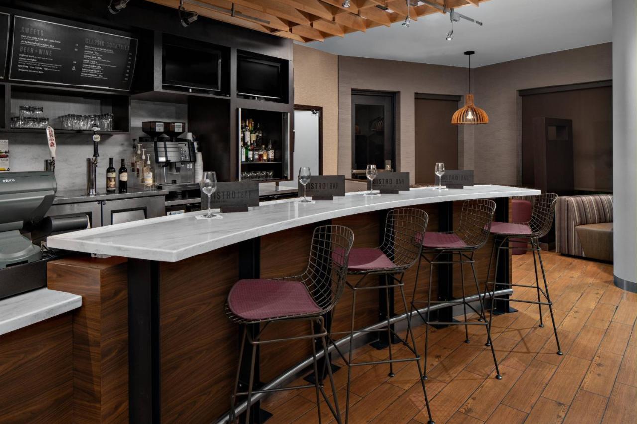 | Courtyard by Marriott Raleigh North/Triangle Town Center