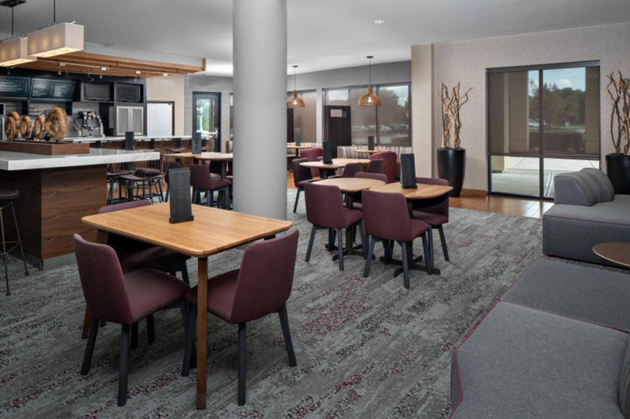 | Courtyard by Marriott Raleigh North/Triangle Town Center