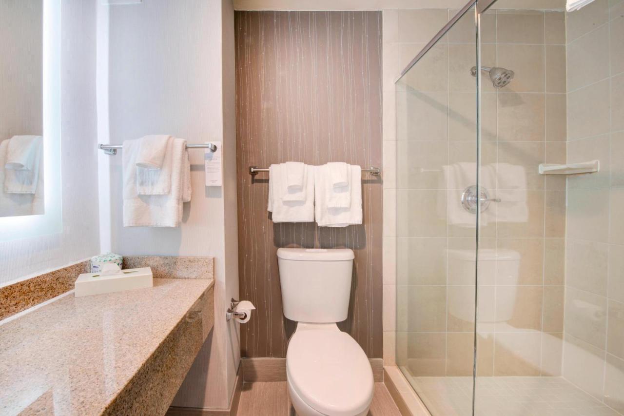 | Courtyard by Marriott Raleigh Crabtree Valley