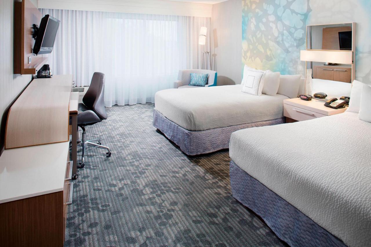 Queen Room with Two Queen Beds at Courtyard by Marriott Richmond Airport
