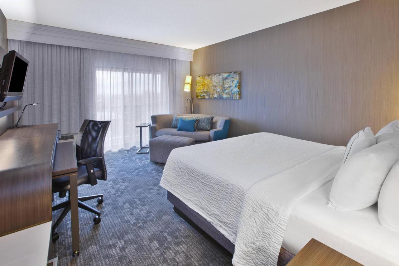 | Courtyard by Marriott Somerset