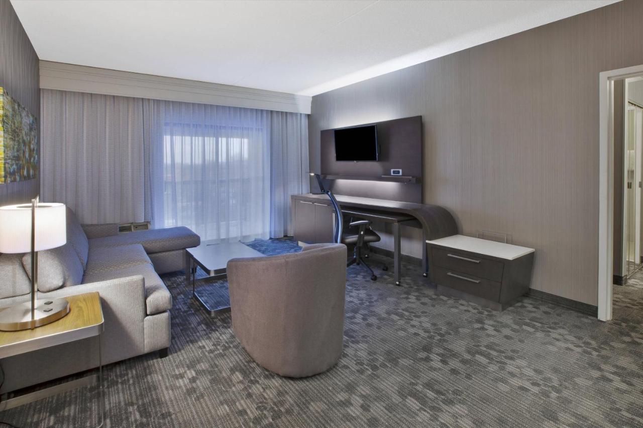 | Courtyard by Marriott Somerset