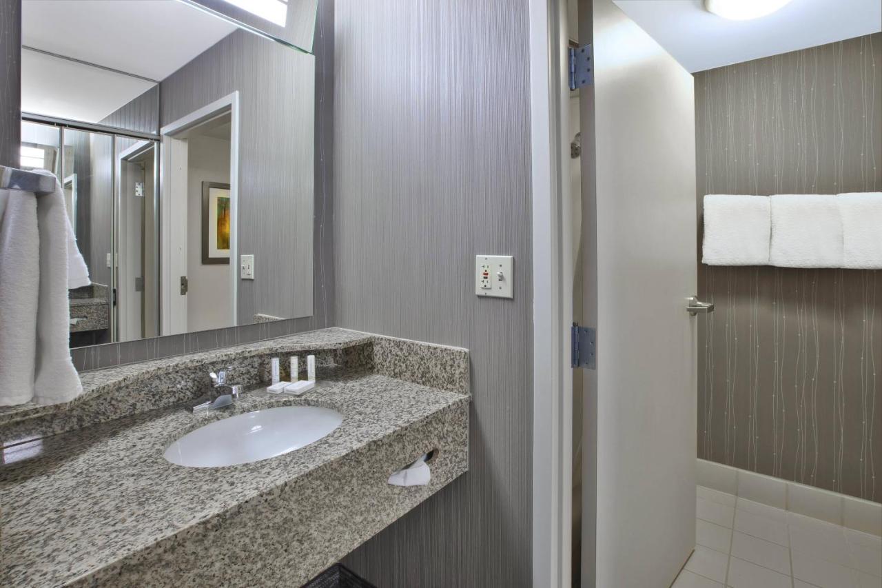 | Courtyard by Marriott Somerset