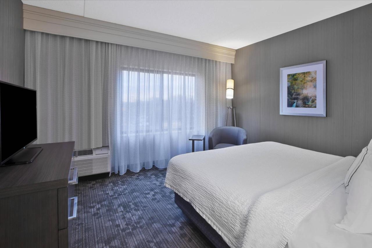 | Courtyard by Marriott Somerset