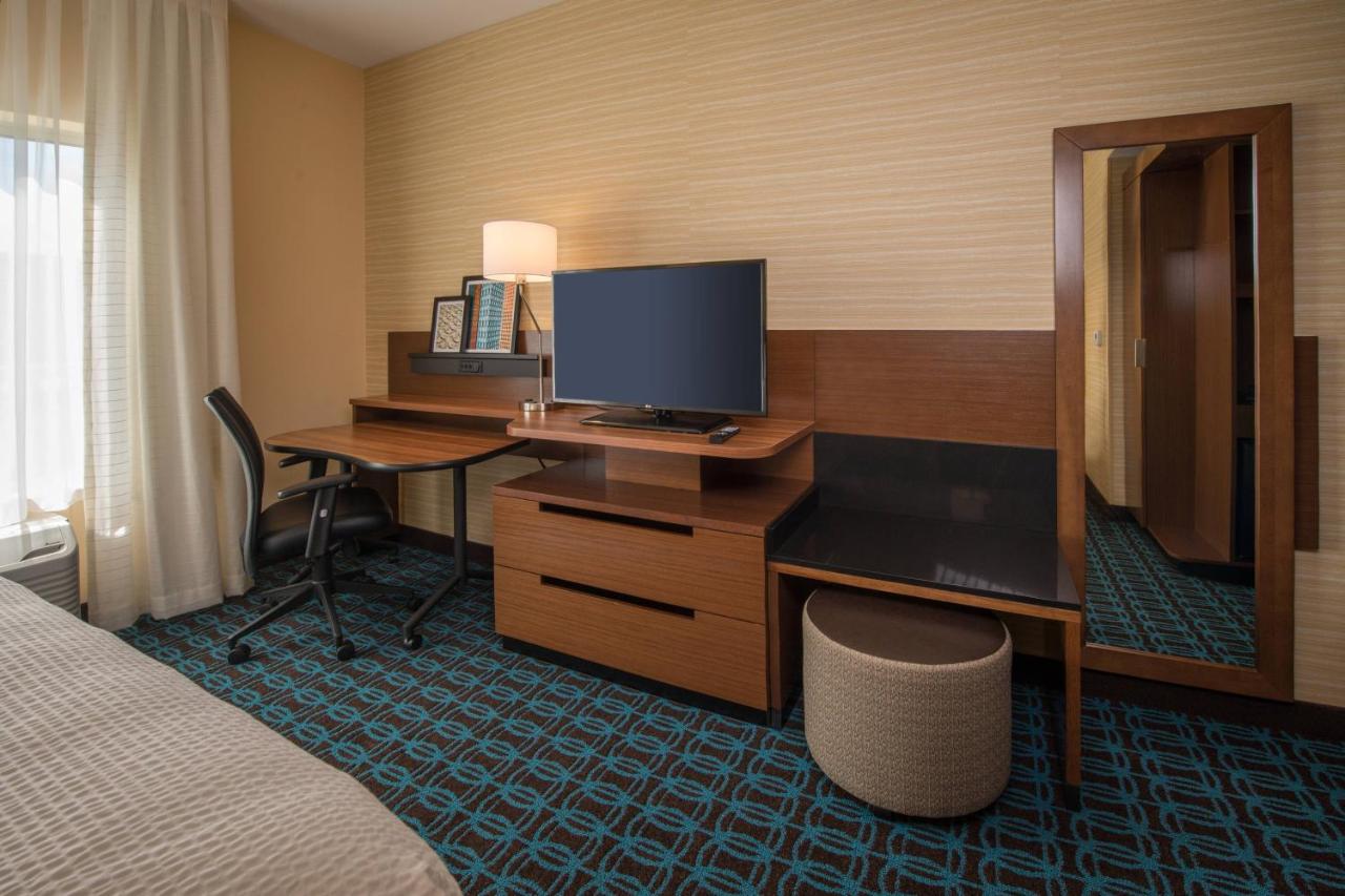 King Room at Fairfield Inn & Suites by Marriott Altoona