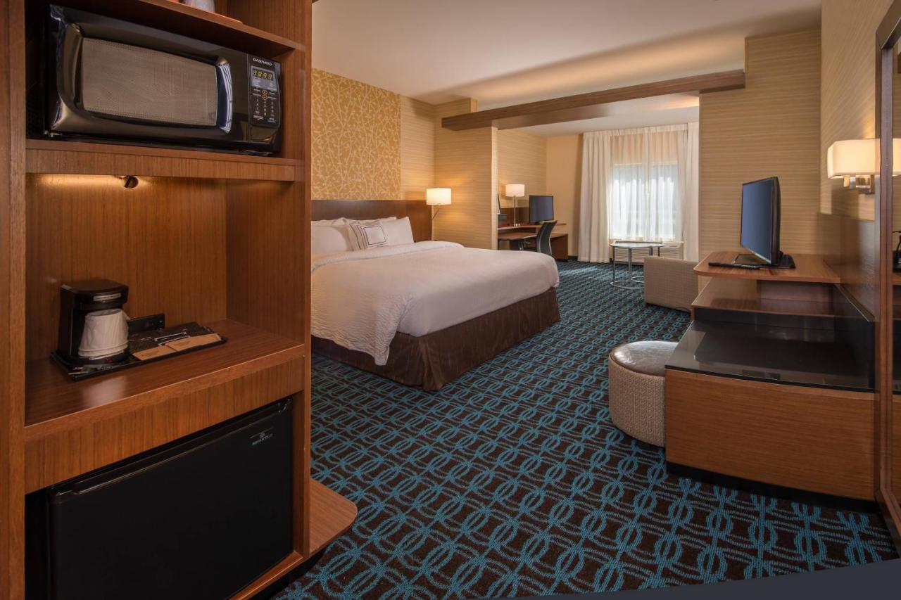 Large King Room with Sofa Bed at Fairfield Inn & Suites by Marriott Altoona