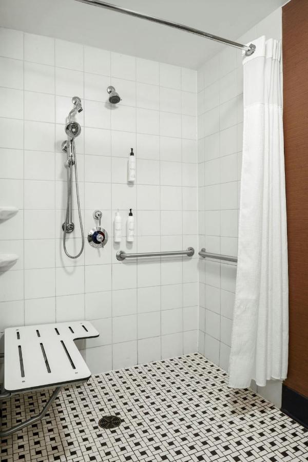 | Fairfield Inn & Suites Bedford