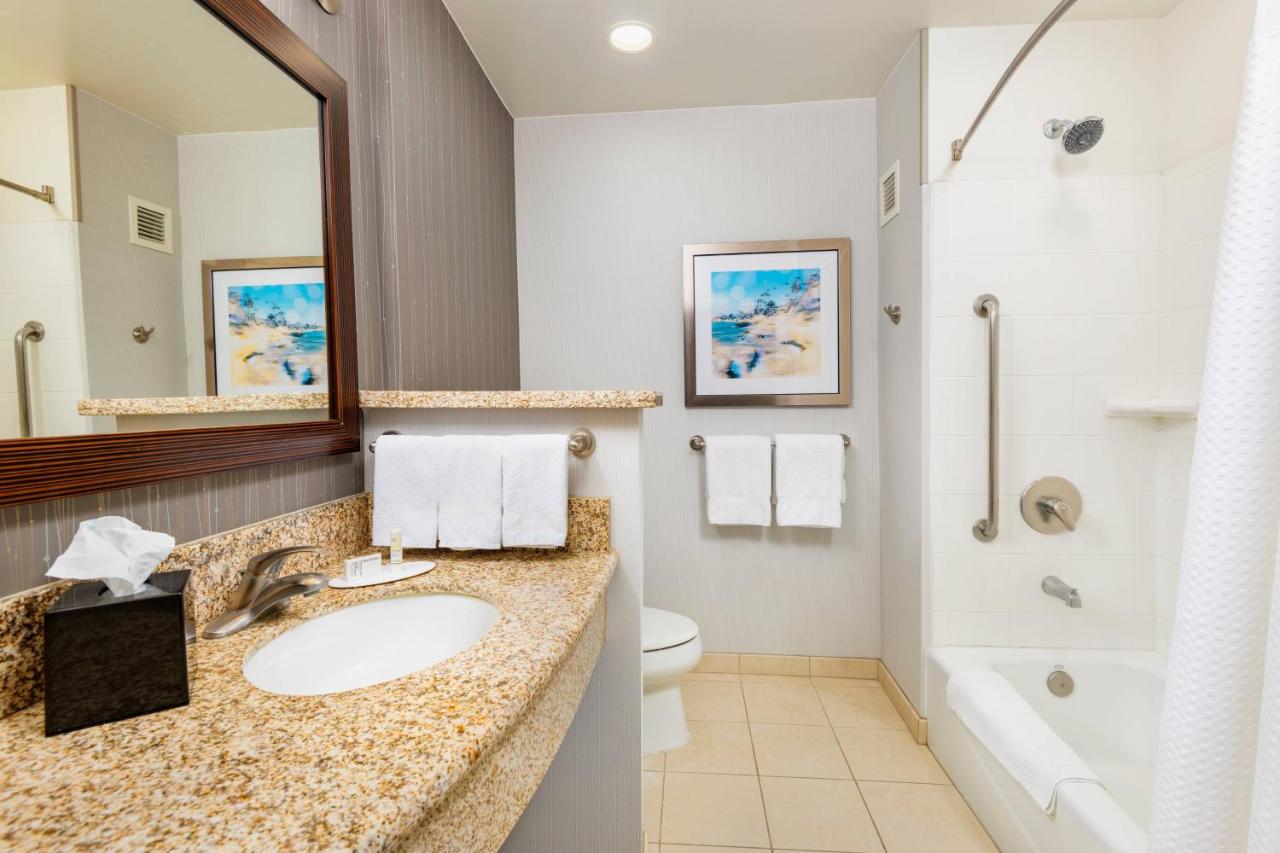 King Room with Sofa Bed at Courtyard by Marriott Santa Ana Orange County