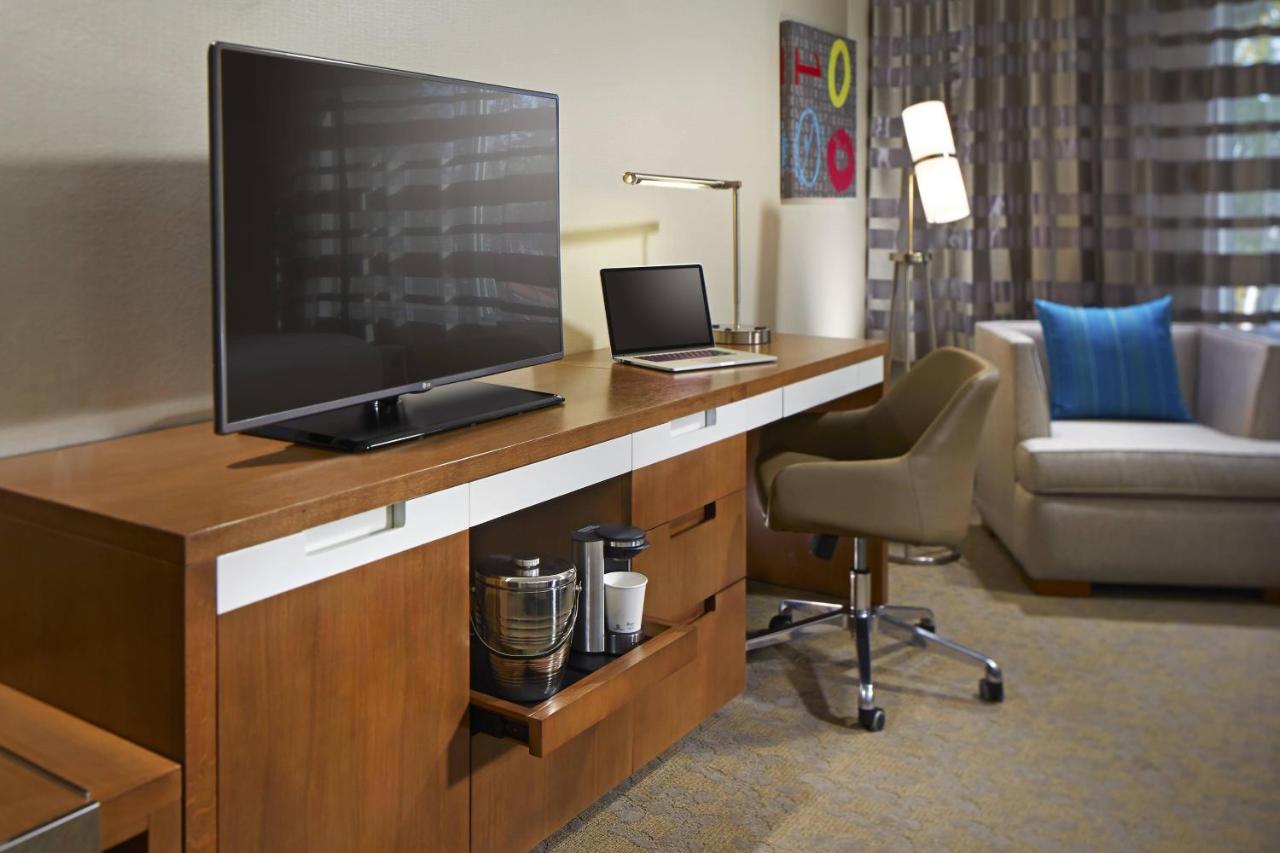 Queen Room with Two Queen Beds - High Floor at Courtyard by Marriott Sunnyvale Silicon Valley