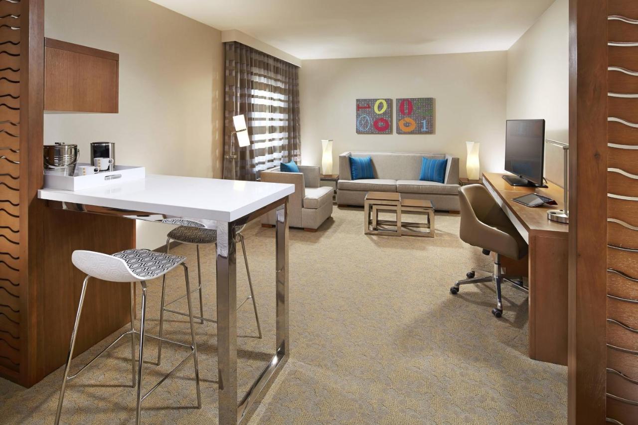 Executive King Room at Courtyard by Marriott Sunnyvale Silicon Valley