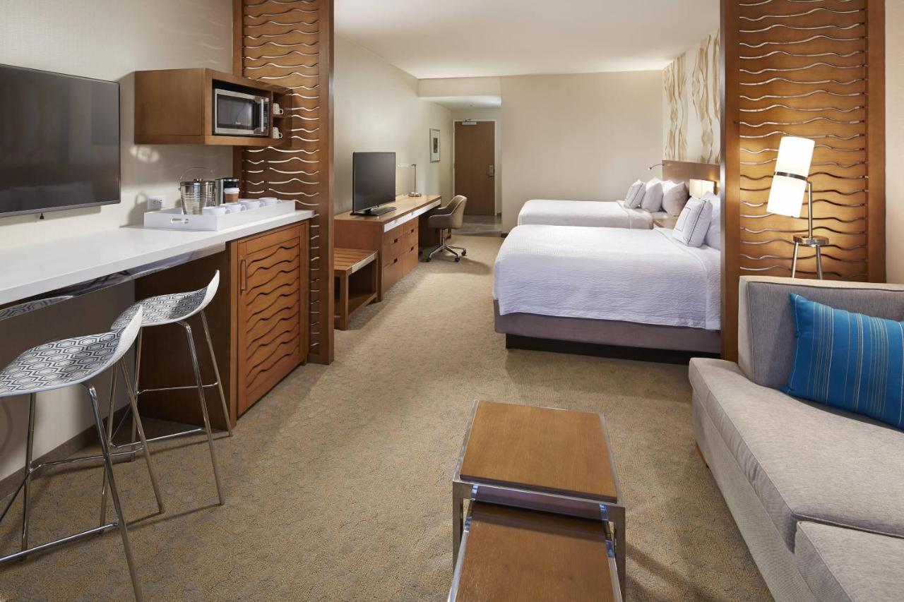 Deluxe Queen Room with Two Queen Beds at Courtyard by Marriott Sunnyvale Silicon Valley