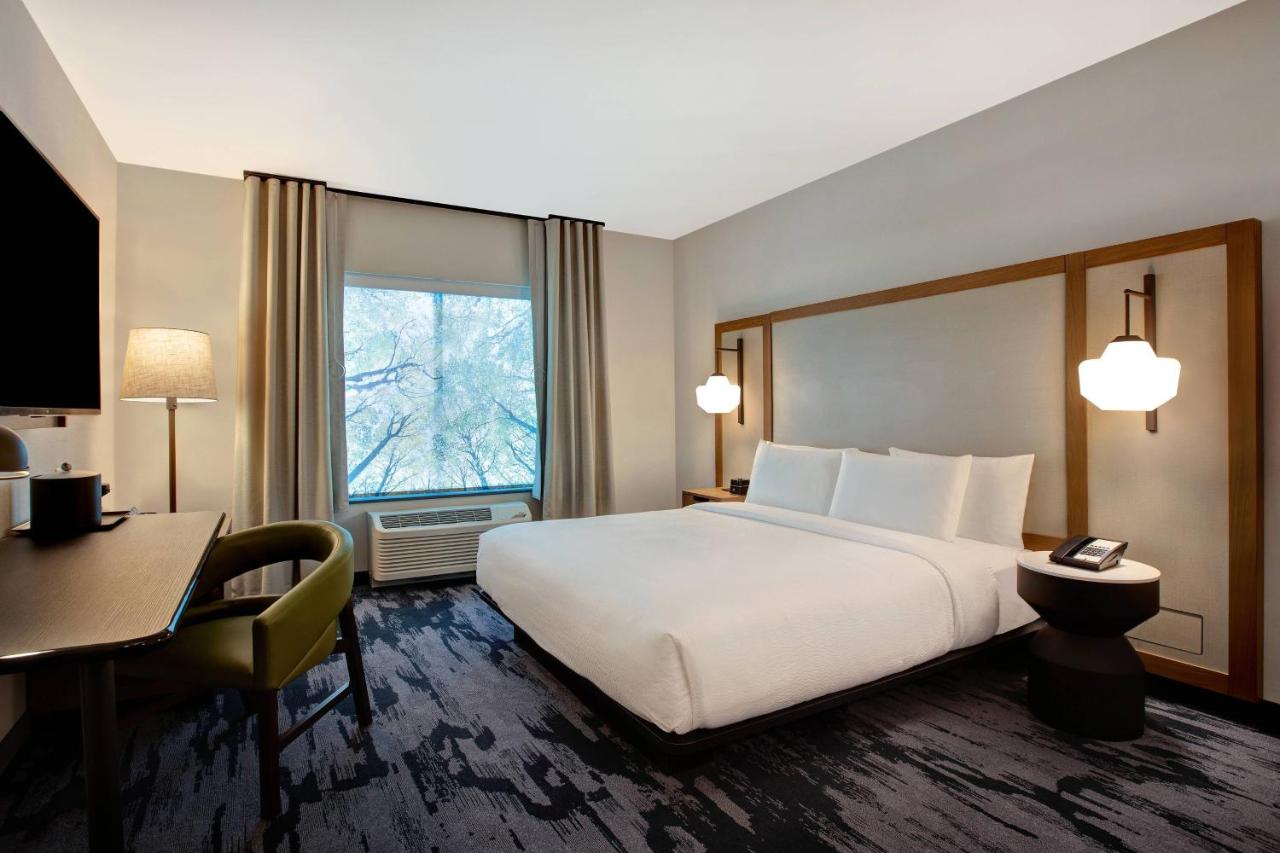 Guest Room, 1 King at Fairfield Inn & Suites by Marriott Chicago Bolingbrook