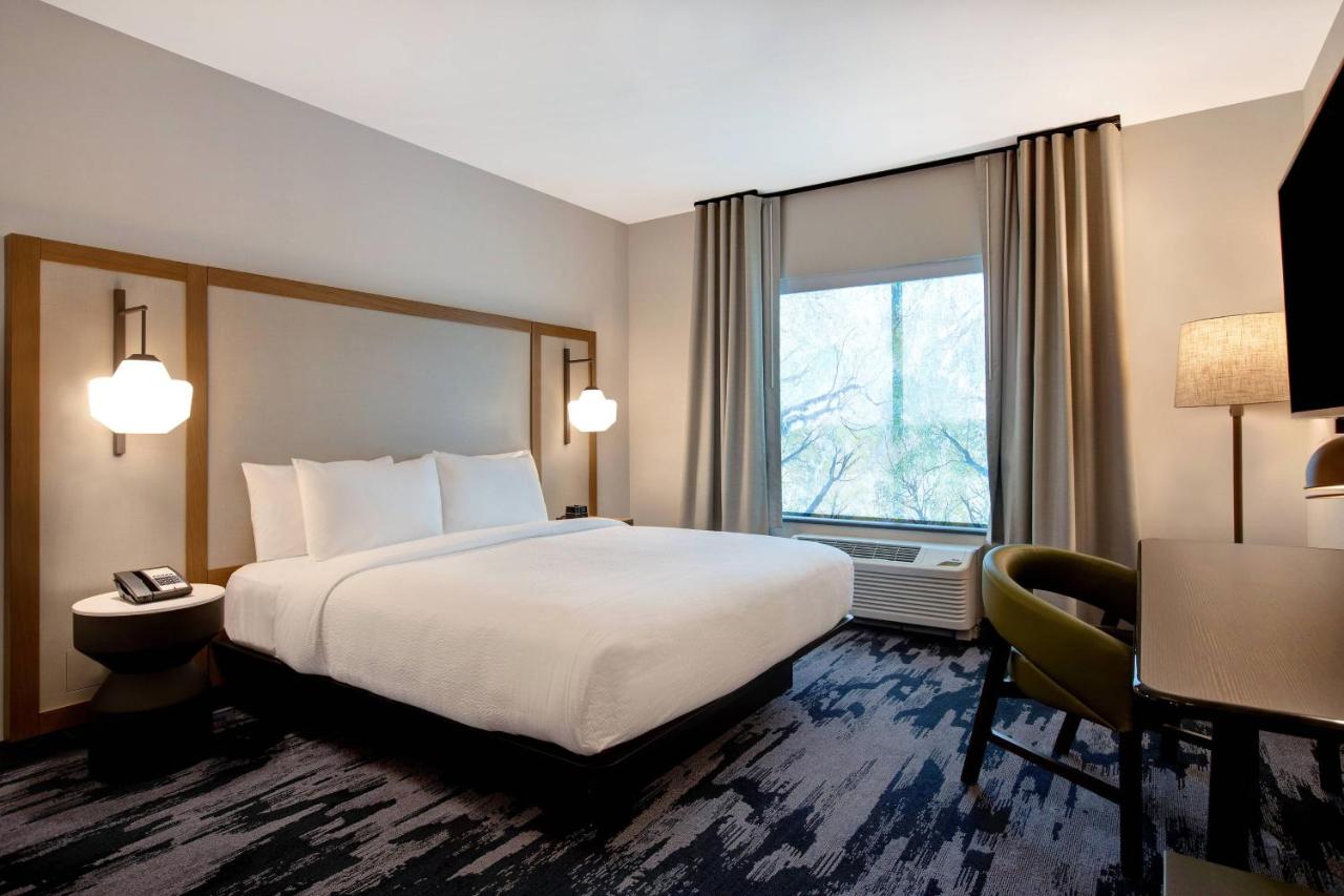 Guest Room, 1 King at Fairfield Inn & Suites by Marriott Chicago Bolingbrook