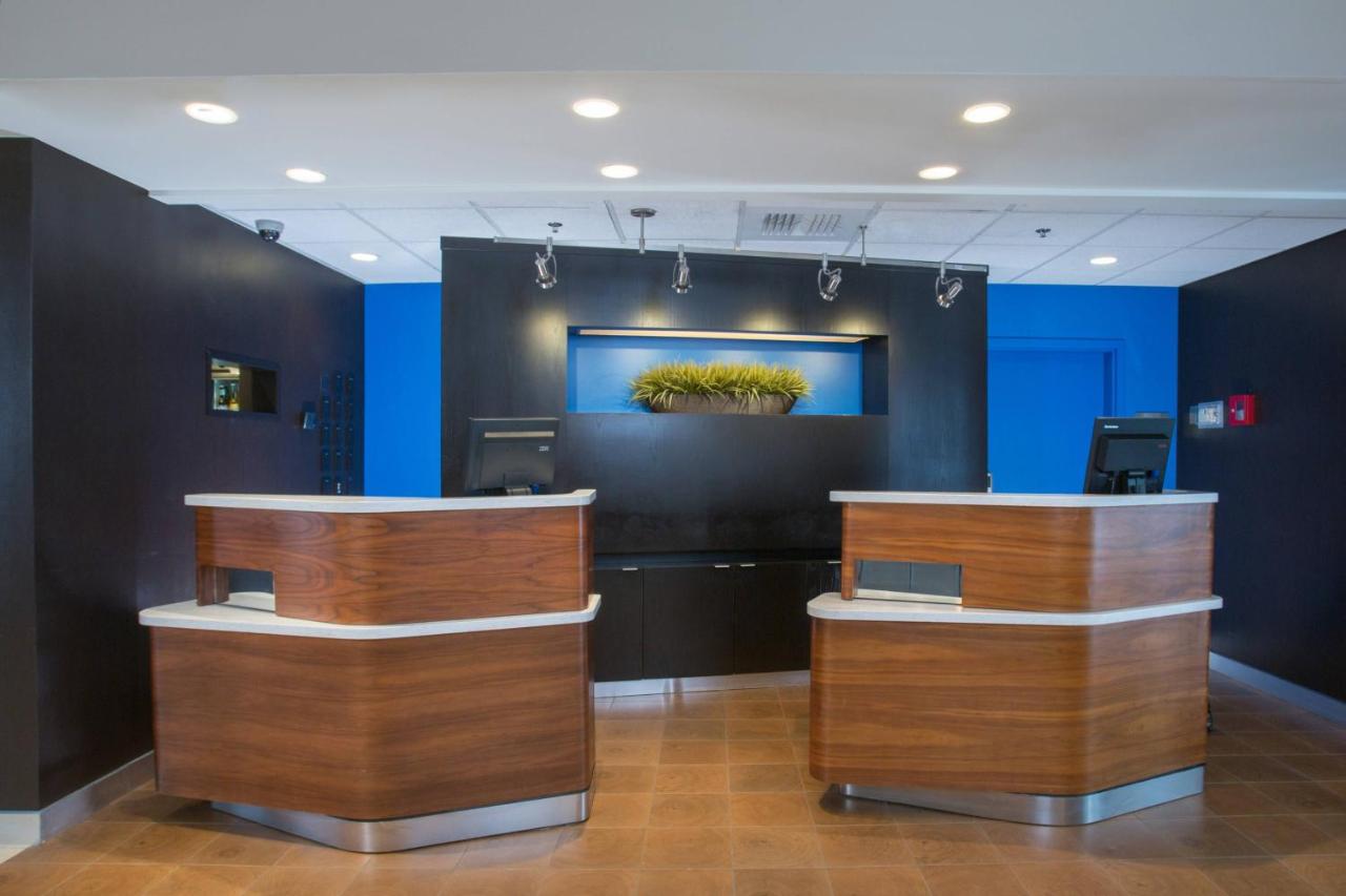 | Courtyard Boston Raynham