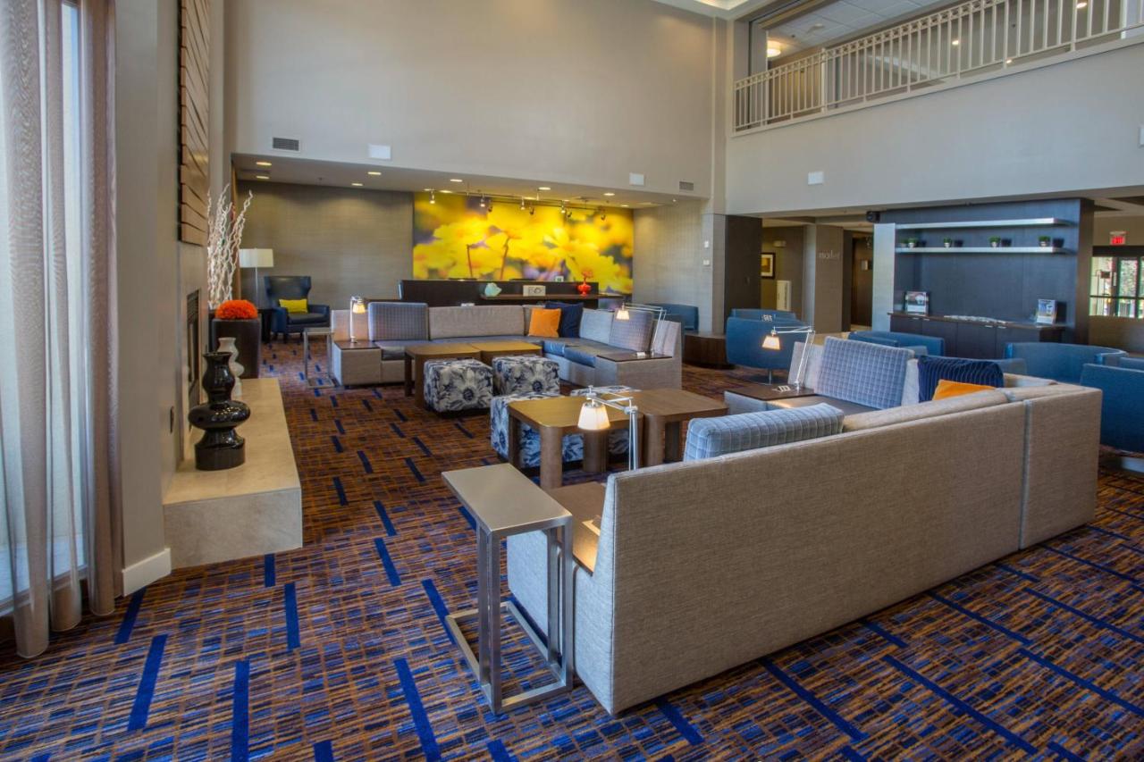 | Courtyard Boston Raynham