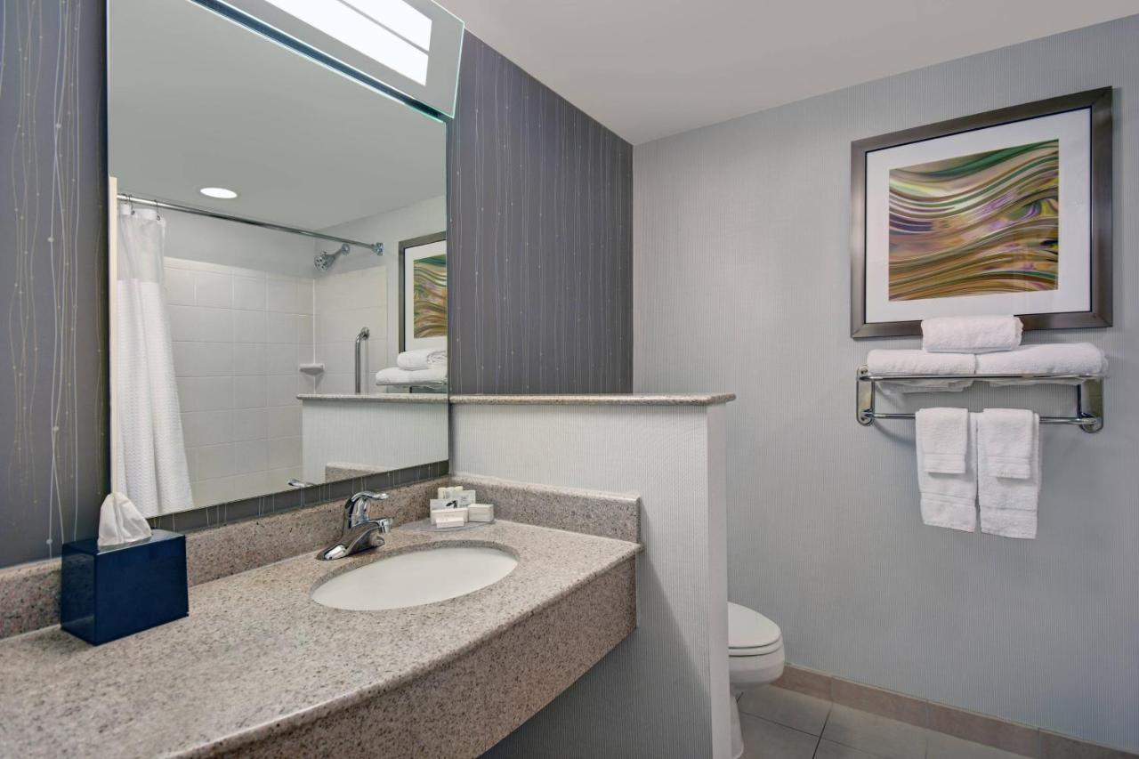 | Courtyard Boston Raynham