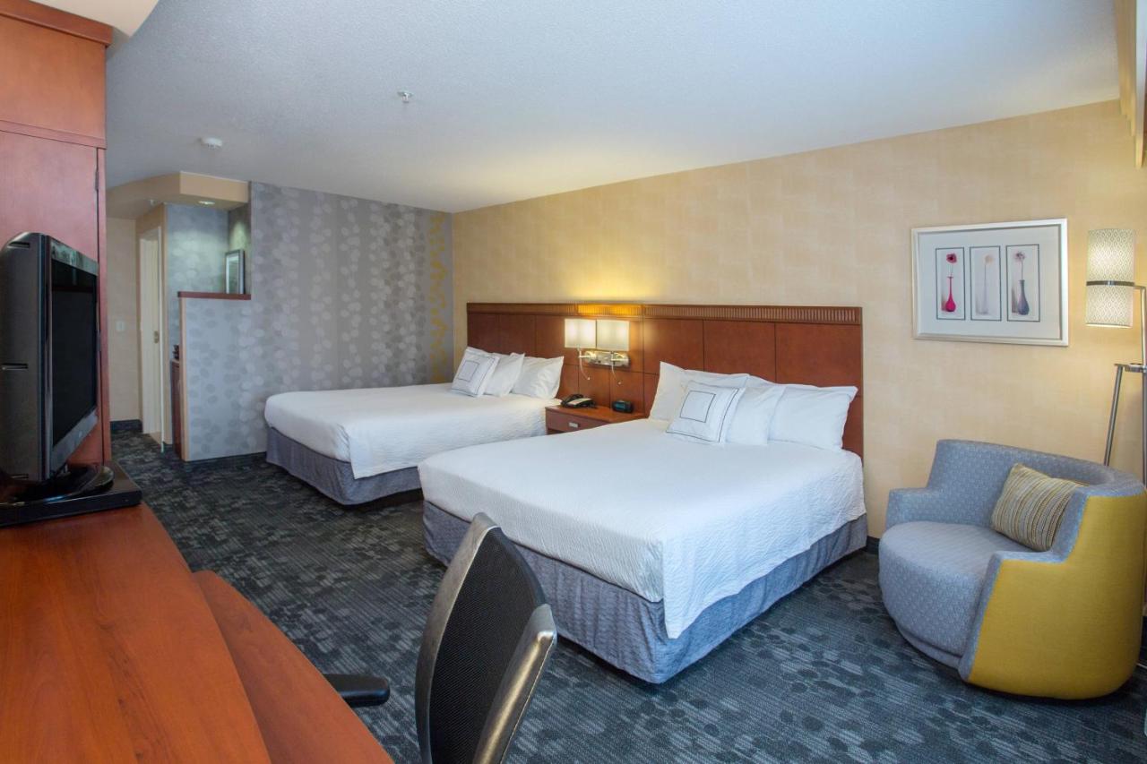 | Courtyard Boston Raynham