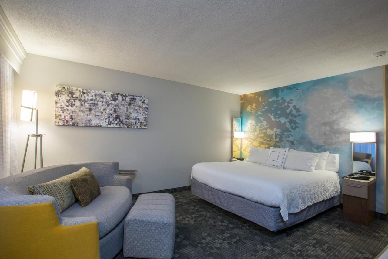 | Courtyard Boston Raynham