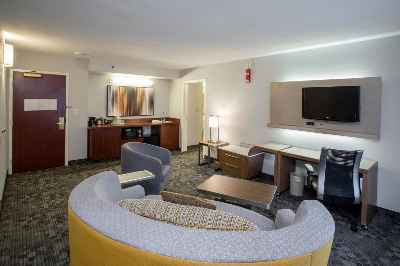 | Courtyard Boston Raynham
